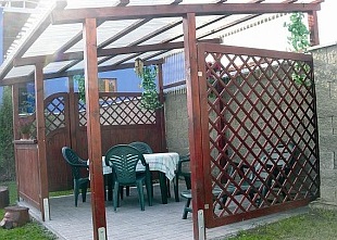 Pergola v zahradě (VLADEKO)